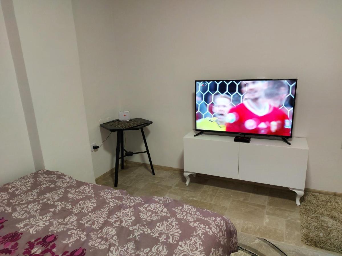Lovely, Neat And Quite Apartment Dalia, Private Parking Сараево Екстериор снимка