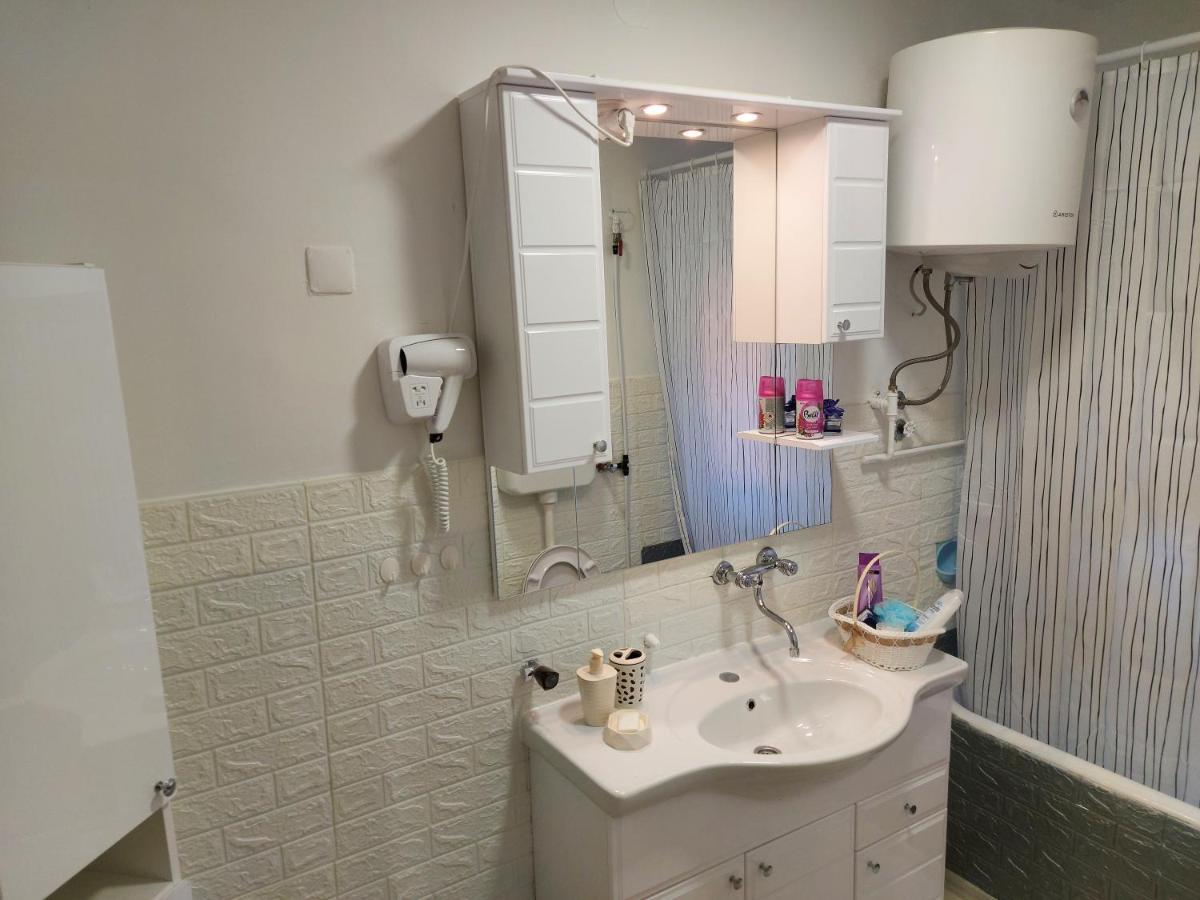 Lovely, Neat And Quite Apartment Dalia, Private Parking Сараево Екстериор снимка